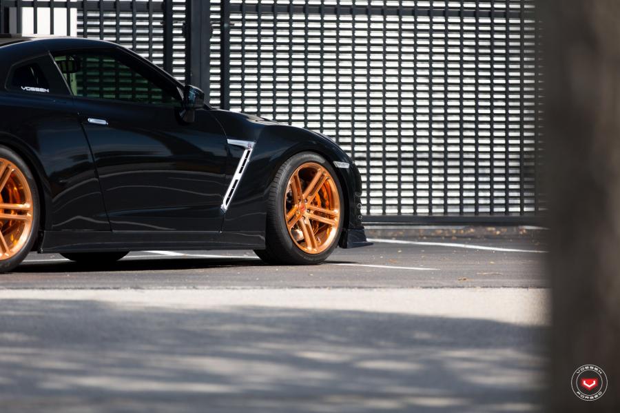  Nissan GT-R on Vossen Wheels (CG-202) 2017 года  (фото 42 из 51)